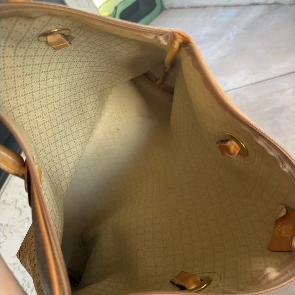 Gucci Tan Tote Bag with Signature Pattern - Picture 4 of 9